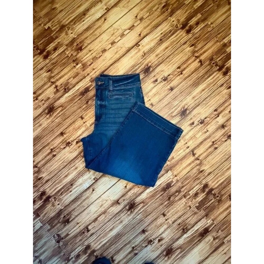 Medium Wash Wide Leg Cropped Jeans